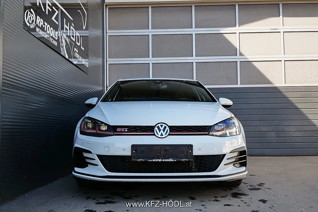 Volkswagen Golf GTI Performance 2,0 TSI DSG Image 3